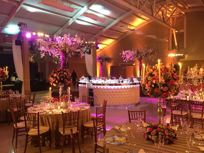 Estrutura moderna iluminada